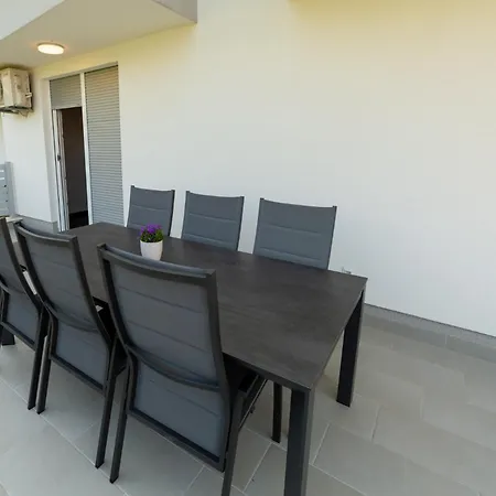 Luxury Riela Apartment