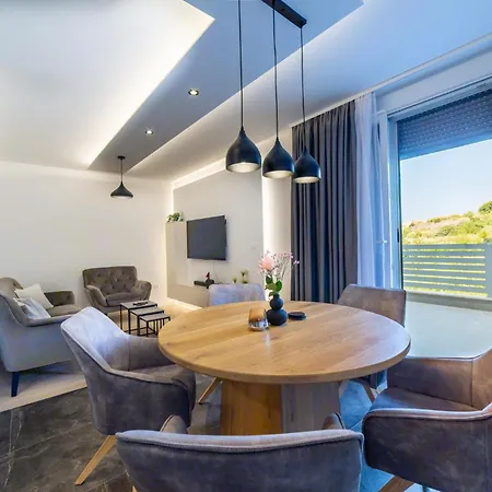 Luxury Riela Διαμέρισμα *