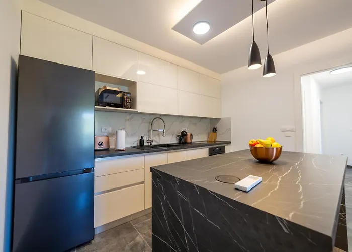 Luxury Riela شقة سبليت