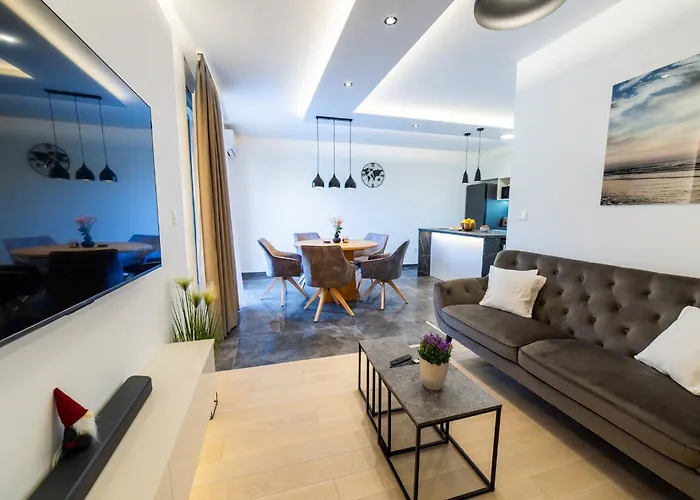 Luxury Riela شقة *